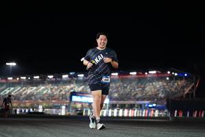 BIB: 910
                            <button type="button" onclick="openModal(19599478)" class="btn btn-primary btn-sm float-right btn-popup" data-toggle="modal" data-target=".modal-high-quality">
                        <i class="fas fa-shopping-cart"></i> Add to Cart
                    </button>
                                            <button type="button" onclick="isThisMe(19599478, true)" class="btn btn-success btn-sm float-right btn-popup btn-isme hidden" data-toggle="tooltip" data-placement="bottom" title="นี่คือรูปของคุณใช่ไหม คลิกที่นี่เพื่อเอาเข้าอัลบั้ม">
                        <i class="fas fa-plus"></i> Add to album
                    </button>
                    <button type="button" onclick="isThisMe(19599478, false)" class="btn btn-warning btn-sm float-right btn-popup btn-isnotme hidden">
                        <i class="fas fa-ban"></i> Remove from album
                    </button>